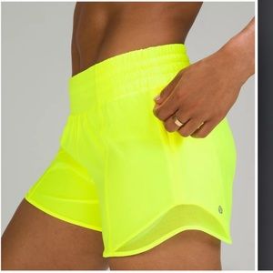 🍋 Lululemon Hotty Hot High Rise short 4”